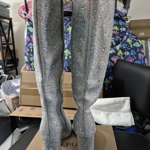 Elegant Silver Rhinestone Women's Boots Size 11 - Picture 3 of 7